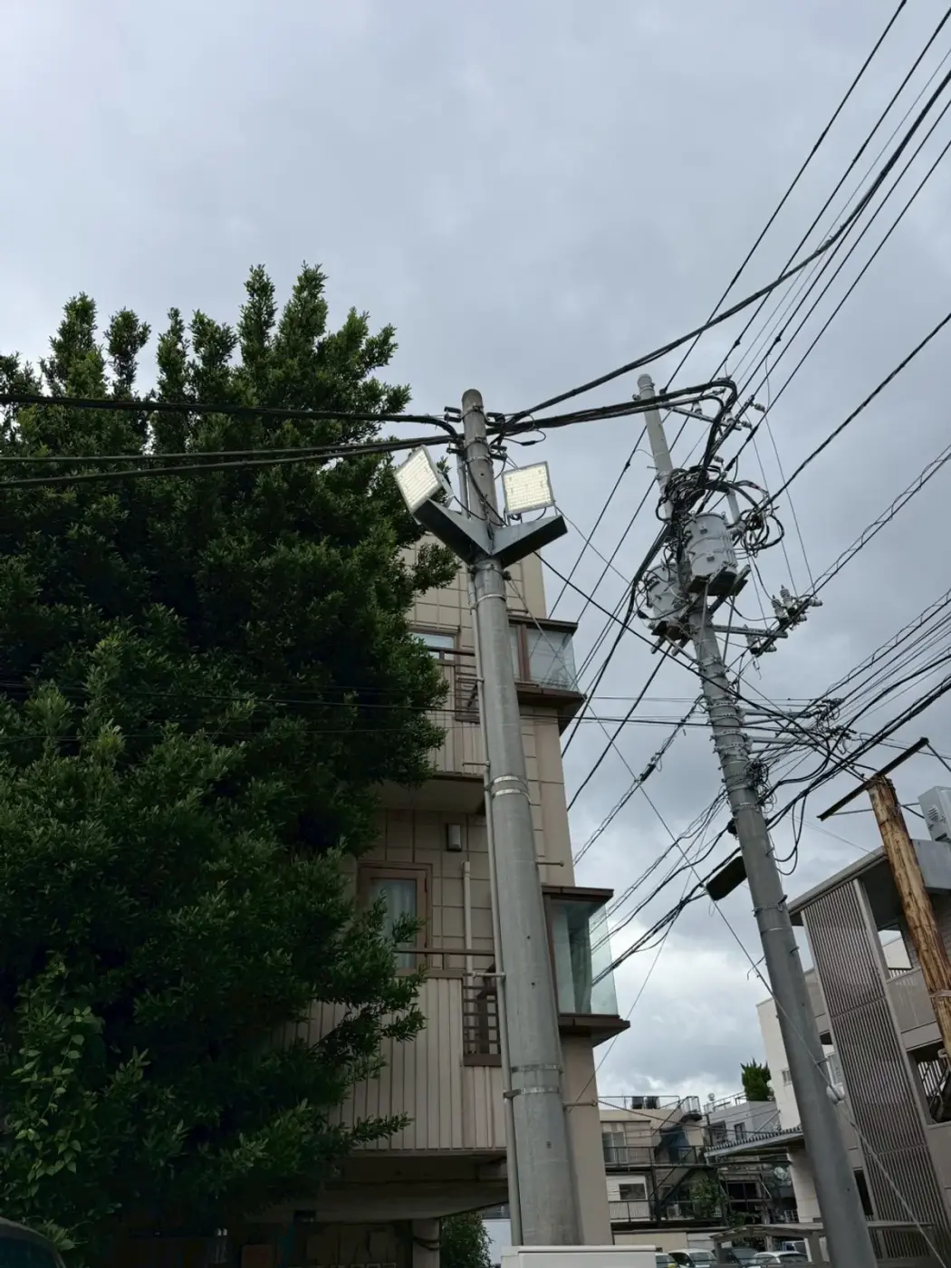 設置したLED投光器