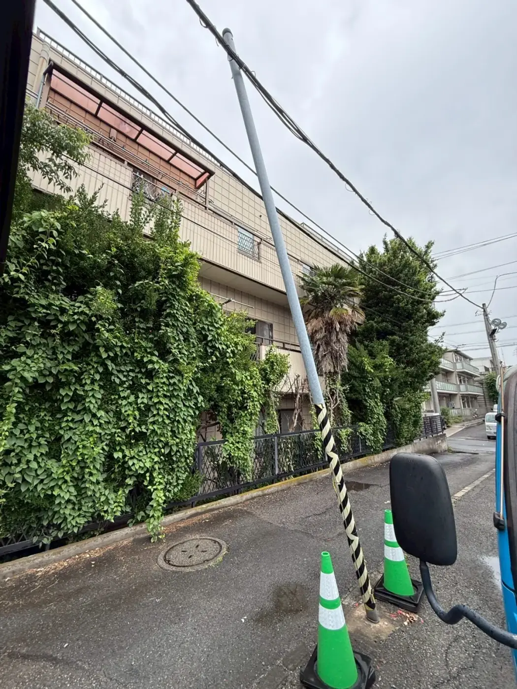 変形した既設ポール